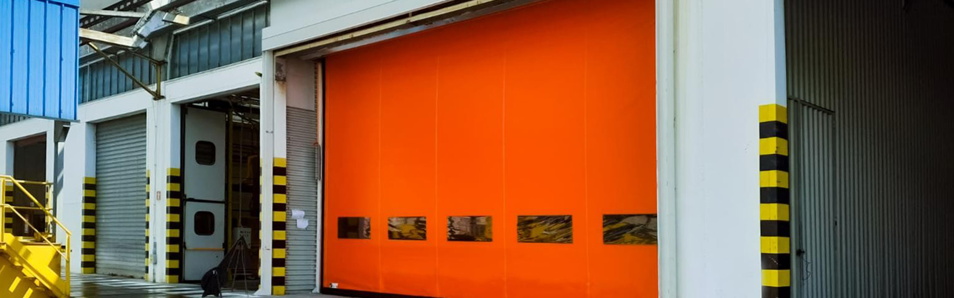 Snelroldeur op maat van KSA Deurtechniek in een industriële omgeving
